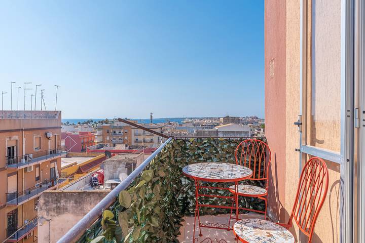 Vacation rental for 6 people, with balcony in Syracuse
