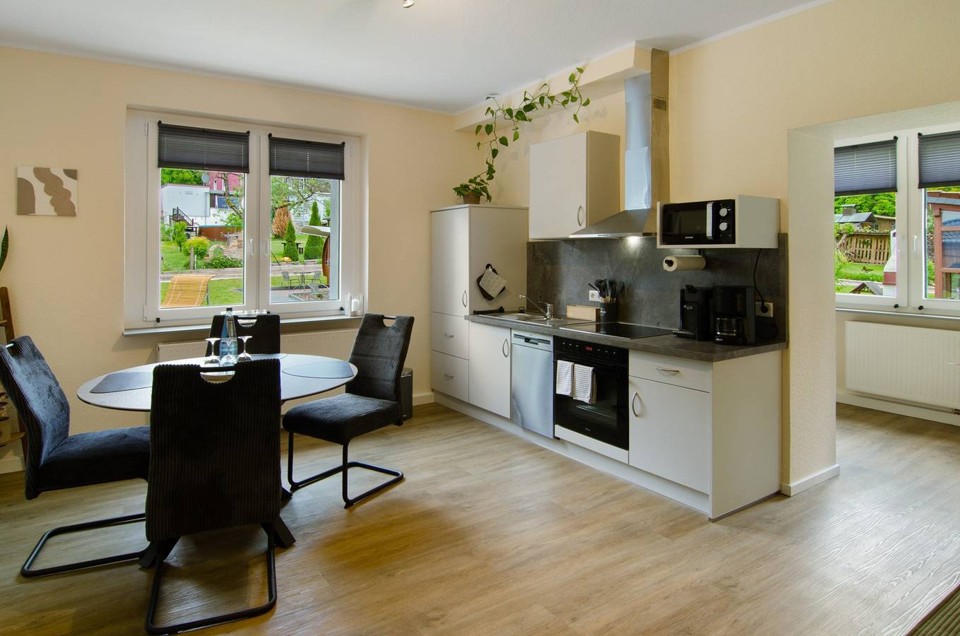 Entire apartment, Apartment '1' with Shared Terrace, Shared Garden and Wi-Fi in Bad Karlshafen, Hessisches Bergland
