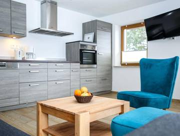 Ferienwohnung für 4 Personen, mit Garten und Pool sowie Sauna und Balkon in Ofterschwang