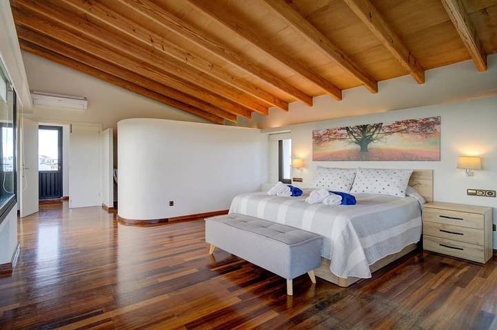 Location de vacances pour 8 personnes, avec jardin ainsi que jacuzzi et terrasse à Alaior - 4