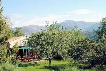 Gîte pour 4 personnes, avec terrasse et jardin à Berre-les-Alpes