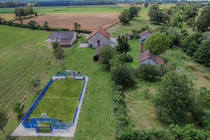 Villa pour 45 personnes, avec jardin en Auvergne - 2