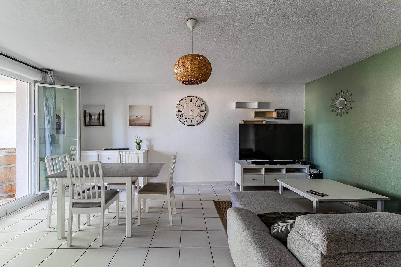 Appartement entier, Appartement 'Proche Bordeaux' avec piscine partagée, terrasse privée et Wi-Fi in Saint-André-de-Cubzac, Région de Blaye