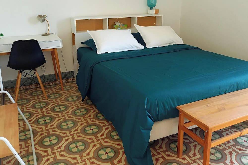 Chambre climatisée avec Salle de bain, toilettes indépendantes et garage in Perpignan, Côte d'Améthyste