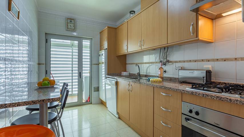Ganze Wohnung, Ferienwohnung für 4 Personen mit Balkon in Praia da Rocha, Portimão