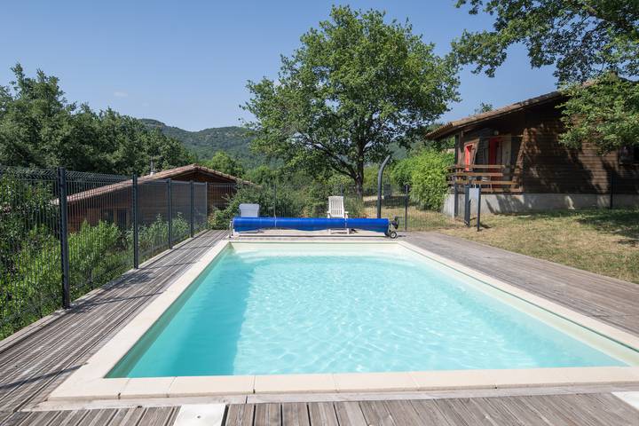 Chalet pour 4 personnes, avec jacuzzi et balcon en Ardèche - 2