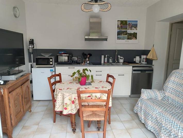 Location de vacances pour 2 personnes, avec vue ainsi que piscine et jardin à Saint-Restitut - 2