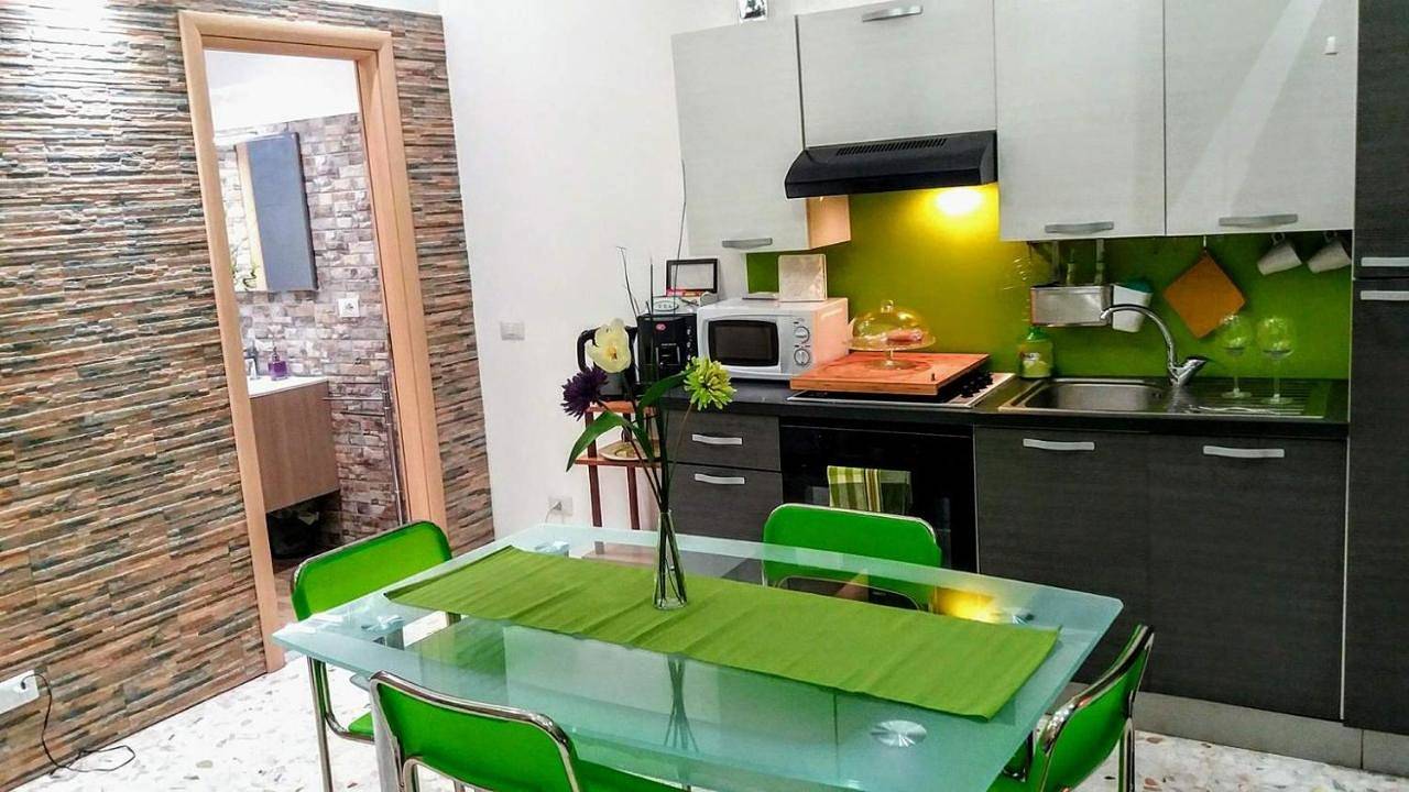 Appartamento intero, Apartment with Balcony in Paternò, Catania e dintorni