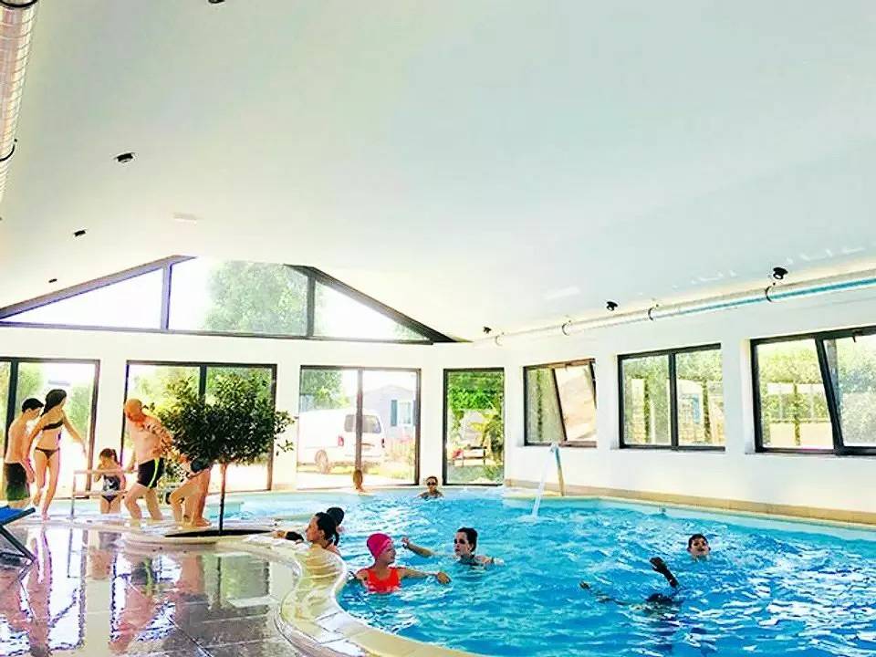 Camping pour 6 Personnes dans Plonévez-Porzay, Région de Châteaulin