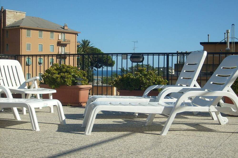 Entire apartment, Genoa Pegli, apt. near waterfront, terrace, balcony in Ponente (Genova), Genoa