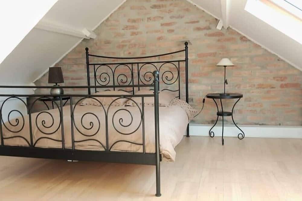 Apartamento entero, Dúplex de 120 m2 en un pequeño y tranquilo pueblo a las afueras de París in Clamart, Altos del Sena