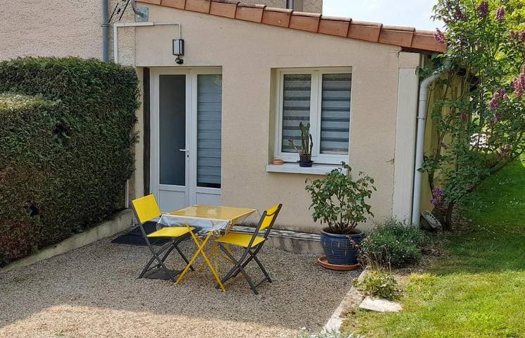 Gîte pour 2 personnes, avec jardin et piscine à Vouillé (Deux-Sèvres)