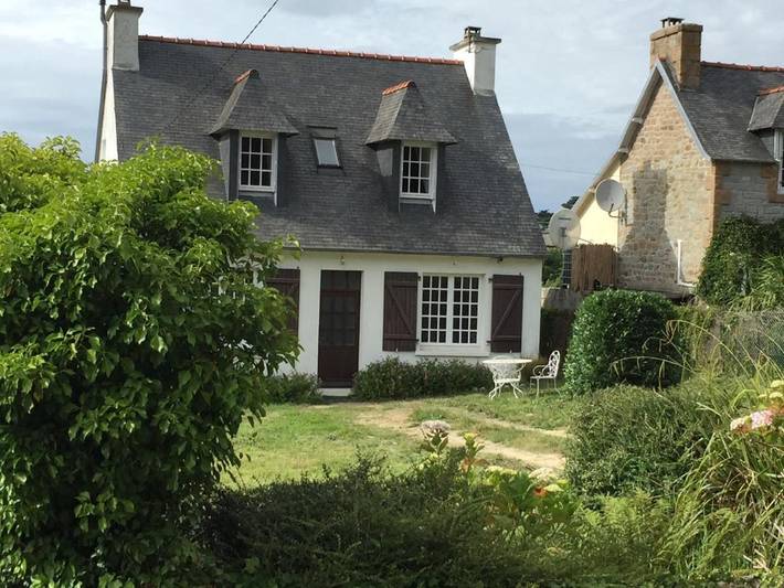 Gîte pour 8 personnes, avec terrasse dans Menhir de Saint-Uzec