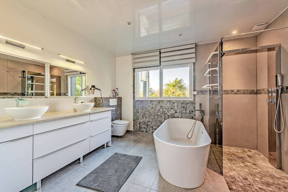 Belle Villa : Spa, Jacuzzi, Salle fitness, trampoline, 5min de la mer in Kerlouan, Région de Brest
