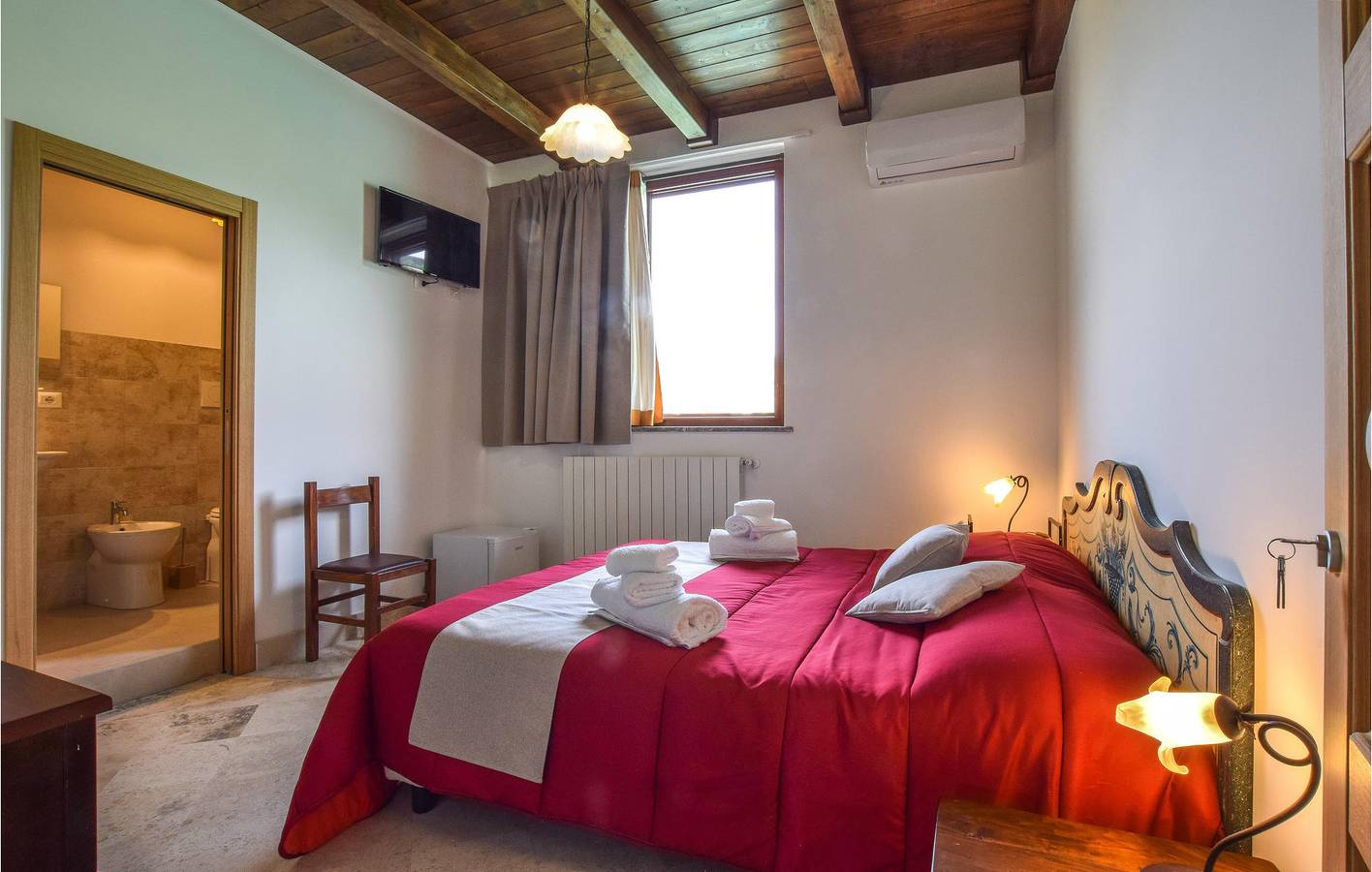 Ganze Ferienwohnung, Appartement am Pool: Parkplatz, A/C, Küche, WiFi in Gaggi, Messina Provinz