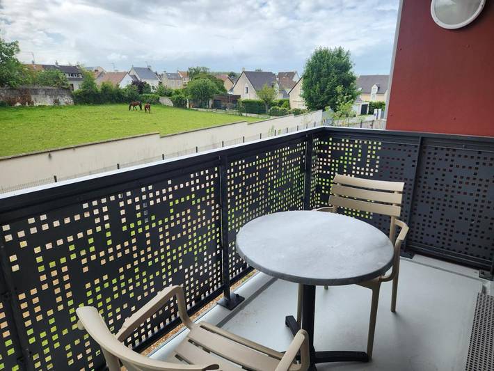 Location de vacances pour 3 personnes, avec sauna et piscine ainsi que jacuzzi et jardin à IFS - 2