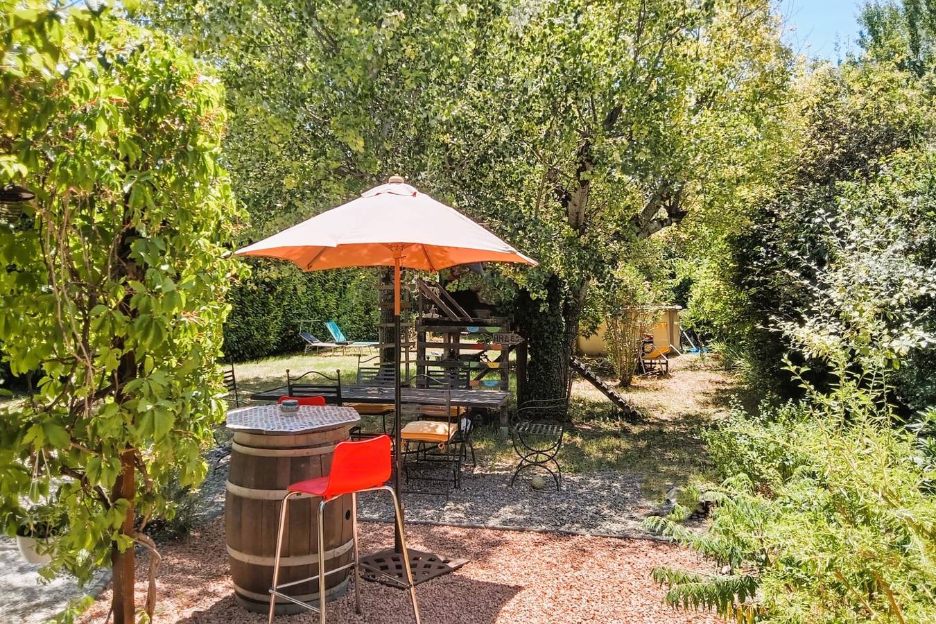 Charmante maison avec piscine à Robion in Robion, Parc naturel régional du Luberon