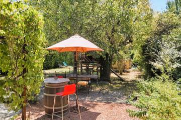 Maison De Vacances pour 4 Personnes dans Robion, Parc naturel régional du Luberon, Photo 2