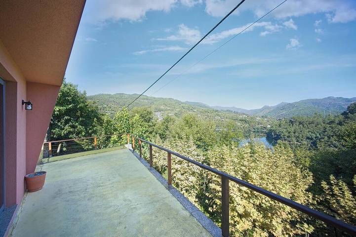 Location de vacances pour 6 personnes, avec jardin dans Caniçada