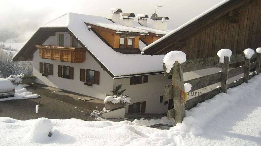 Casa vacanza per 8 persone, con giardino e balcone, con animali domestici in San Lorenzo di Sebato e dintorni