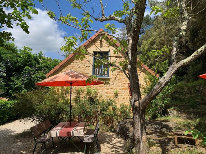 Gîte pour 4 personnes, avec terrasse ainsi que jardin et piscine - 1