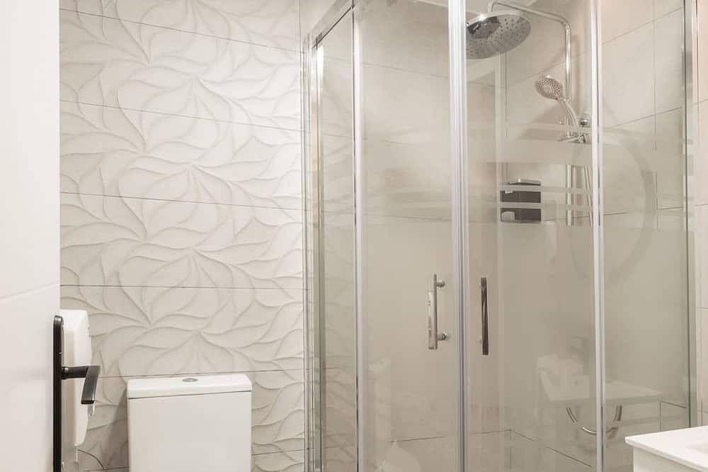 Sunny Double Room with Bathroom Gran Via | 031 in Centro (Madrid), Madrid