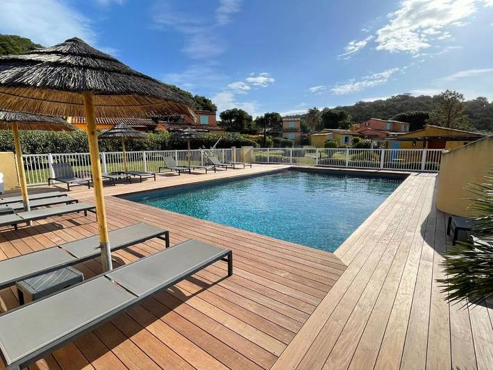 Maison de vacances pour 4 personnes, avec Terrasse ainsi que Jardin et Piscine dans Palombaggia