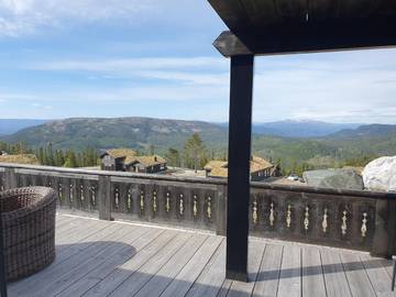Gîte pour 8 personnes, avec balcon et vue dans Bø