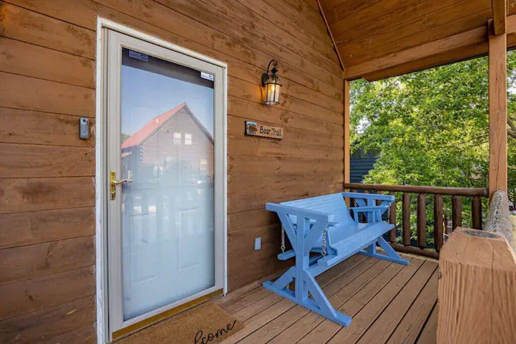 ⭐Family Cabin near Attractions w/ Hot Tub, Arcade, Games, 65\" Tv, 2 King Beds ⭐ in Sevierville, Sevier County