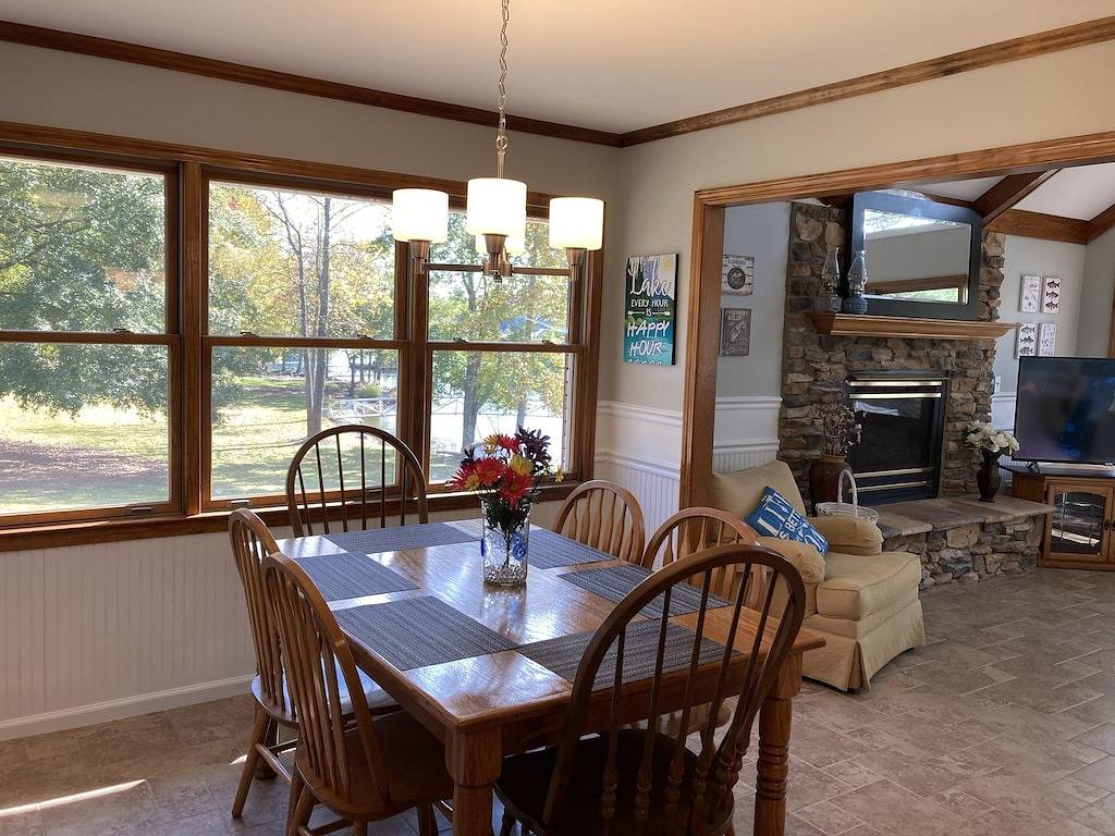 Deep Water-Keowee Lakefront,Kayaks, Dock, Dog friendly,level water entry, kayaks in White Harbor, Lake Keowee