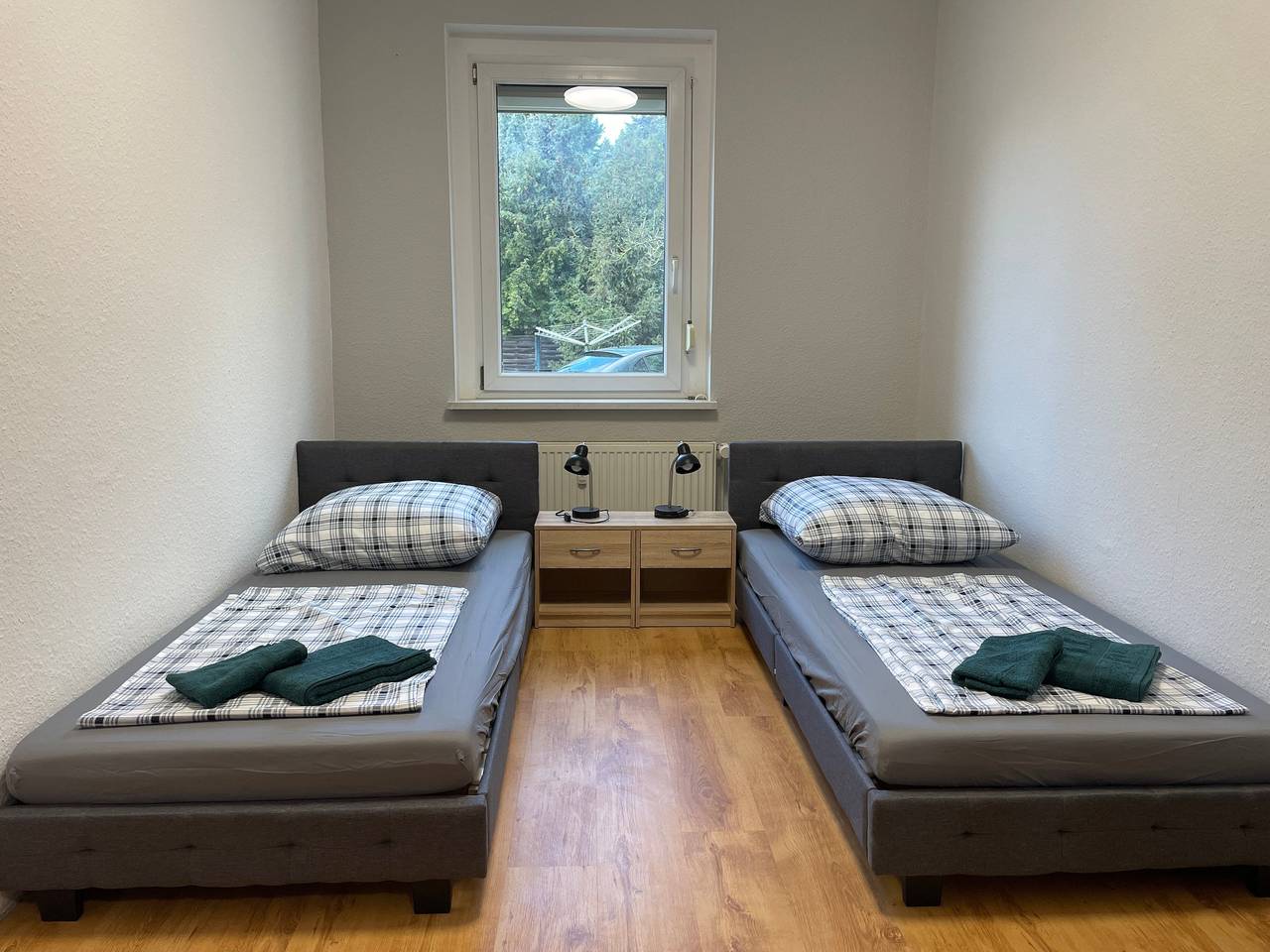 Ganze Wohnung, Ferienwohnung 'Das Grüne Haus' mit Gemeinschaftsterrasse und Gemeinschaftsgarten in Finsterwalde, Naturpark niederlausitzer heidelandschaft (Brandenburg)