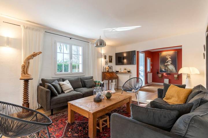 Location de vacances pour 8 personnes, avec jardin et piscine dans Gare De Biarritz