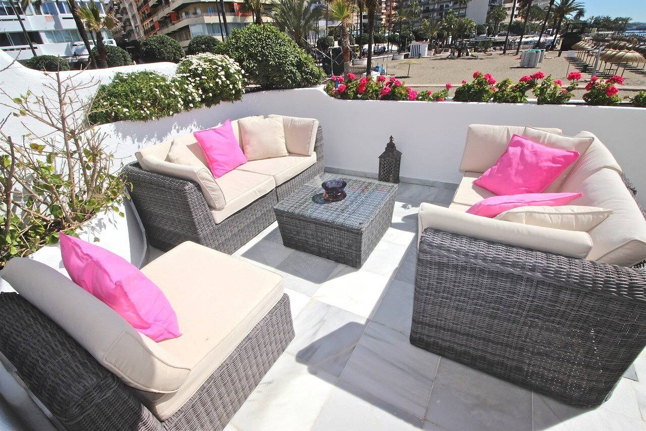 Apartamento inteiro, Apartamento "Deluxe On The Beach" com vista mar, Wi-Fi e ar condicionado in Marbella Centro, Marbella