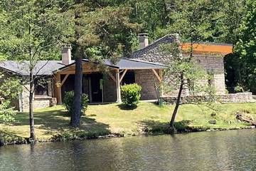 Gîte pour 9 personnes, avec jardin, animaux acceptés à Dun-les-Places