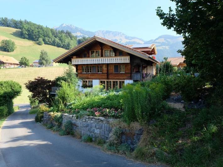 Ferienwohnung für 5 Personen, mit Balkon und Terrasse sowie Garten und Ausblick