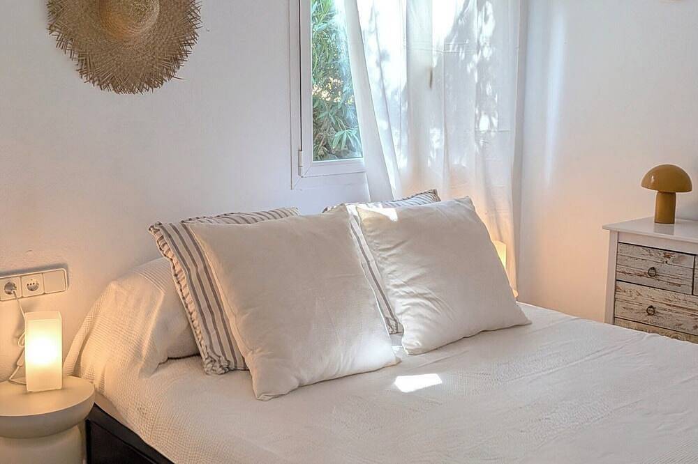 Casa menorquina con piscina privada, vistas al mar a 10 minutos de la playa in Cala en Porter, Costa de Menorca