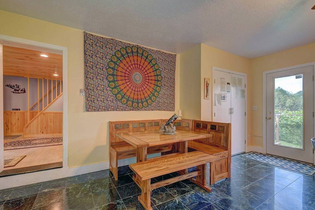 Wildlife Lakeside Cottage\nbeautiful views, amazing wildlife, great location in Lanesborough, Berkshire County