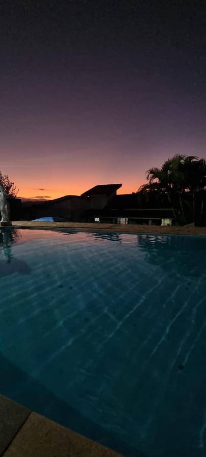 Casas e apartamentos de temporada para 8 pessoas, com terraço e piscina e ainda vista, com animais de estimação em Jarinu