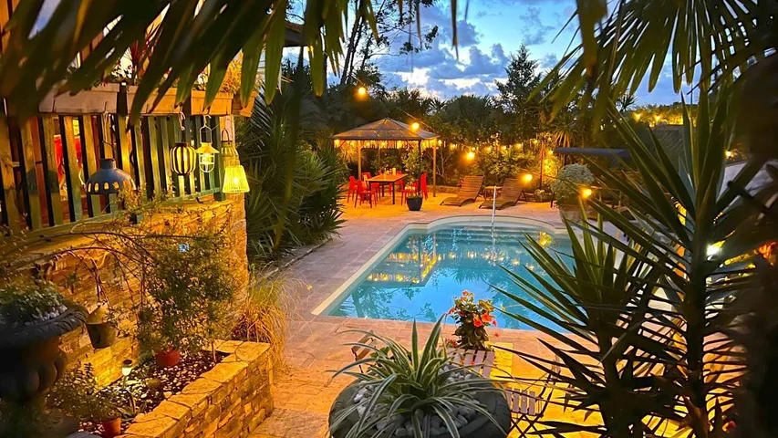 Chalet para 28 personas, con vistas además de jardín y piscina, Se admiten mascotas - 1