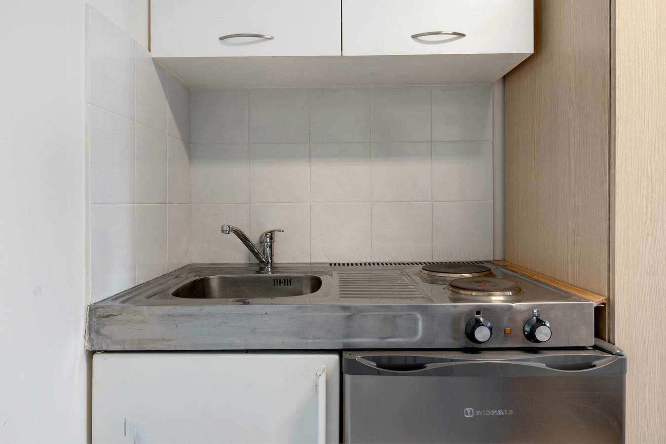 Ganzes Studio, Einzimmerapartment 'Meerseite' mit privater Terrasse, Wi-Fi und Klimaanlage in Artemida, Regionalbezirk Ostattika