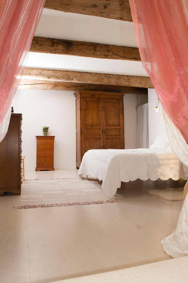 King Room with Balcony in Saint-Hilaire-d'Ozilhan, Région de Nîmes