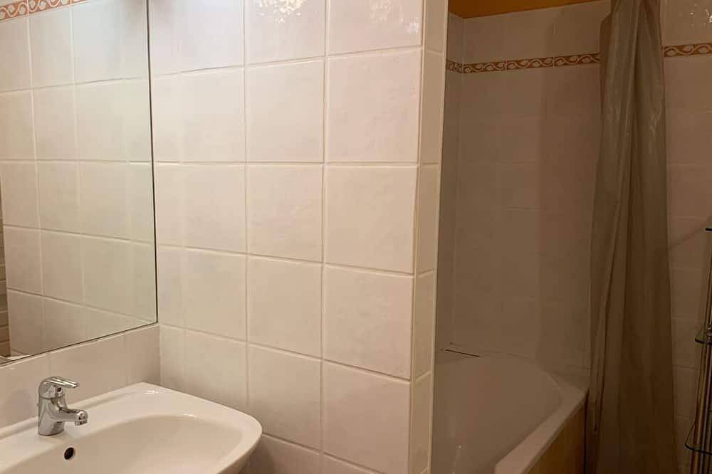 Appartement entier, Le Fontauris, rez de jardin pour 4 personnes au coeur de Forcalquier in Forcalquier, Parc naturel régional du Luberon