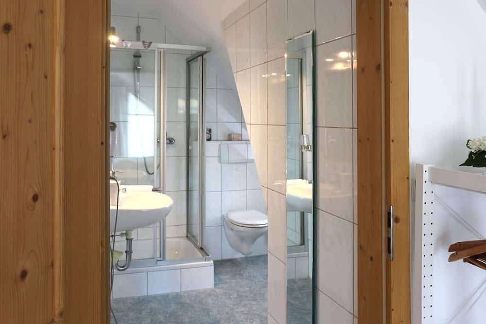 Ganze Wohnung, Gemütliche Ferienwohnung mit kleinem, romantischen Balkon mit Blick in die Weinlaube in Sommerach, Fränkisches Weinland