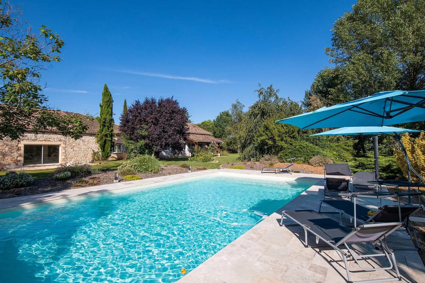 Gîte "Cœur des Ondes Bleuet" with Private Terrace, Shared Garden and Wi-Fi in Saint-Georges, Villeneuve-sur-Lot region