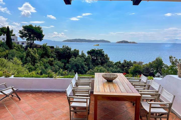 Villa for 13 people, with Balcony and Garden in Skiathos