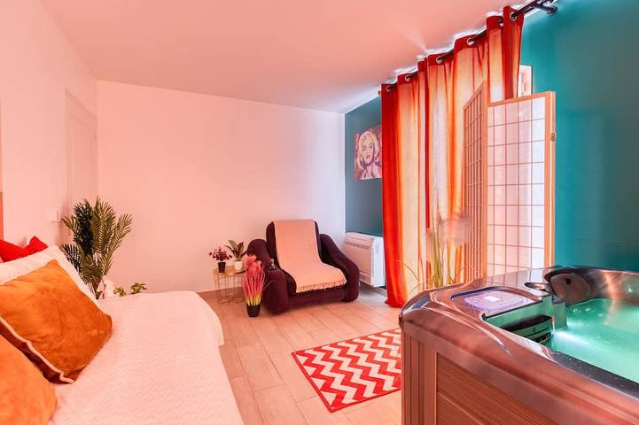 Apartamento entero, Marilyn Monroe Suite - 4P with Private Jacuzzi in Coupvray, Sena y Marne