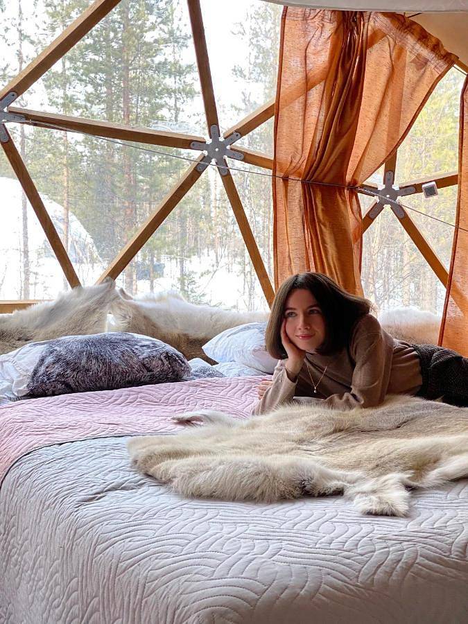 Private Jacuzzi Igloo bedroom in Aurora Lounge Hotel with shared sauna and pet friendly in Rovaniemi, Laponia
