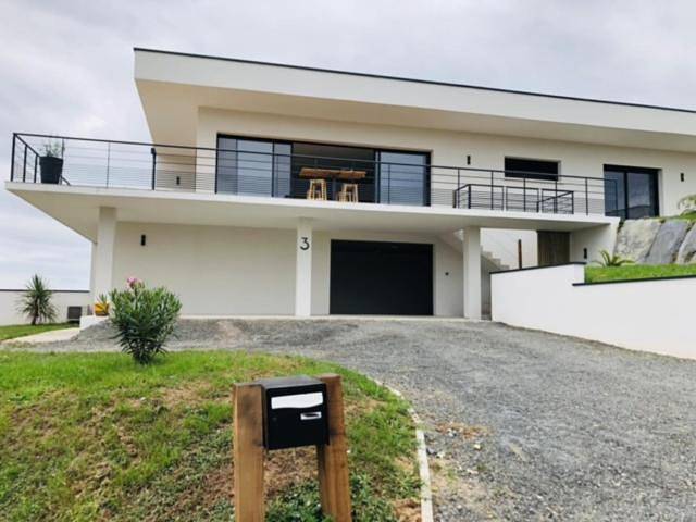 Chambre d’hôte pour 6 personnes, avec jardin ainsi que terrasse et vue