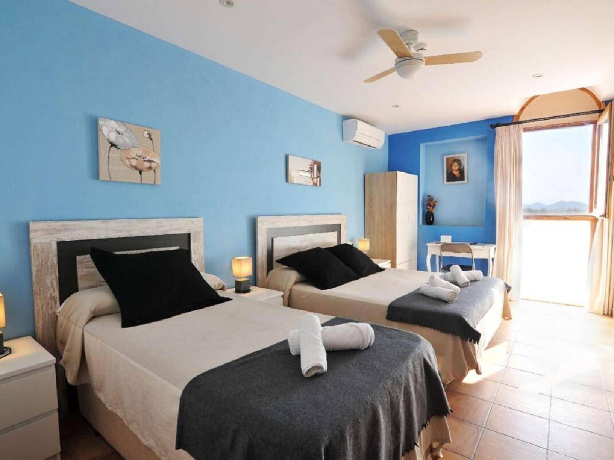Classic Triple Room in Ventalló, Oberampurien