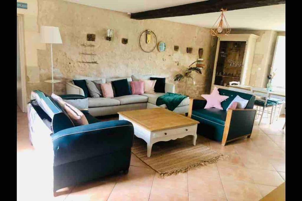Two-Bedroom House in Chaniers, Région de Saintes